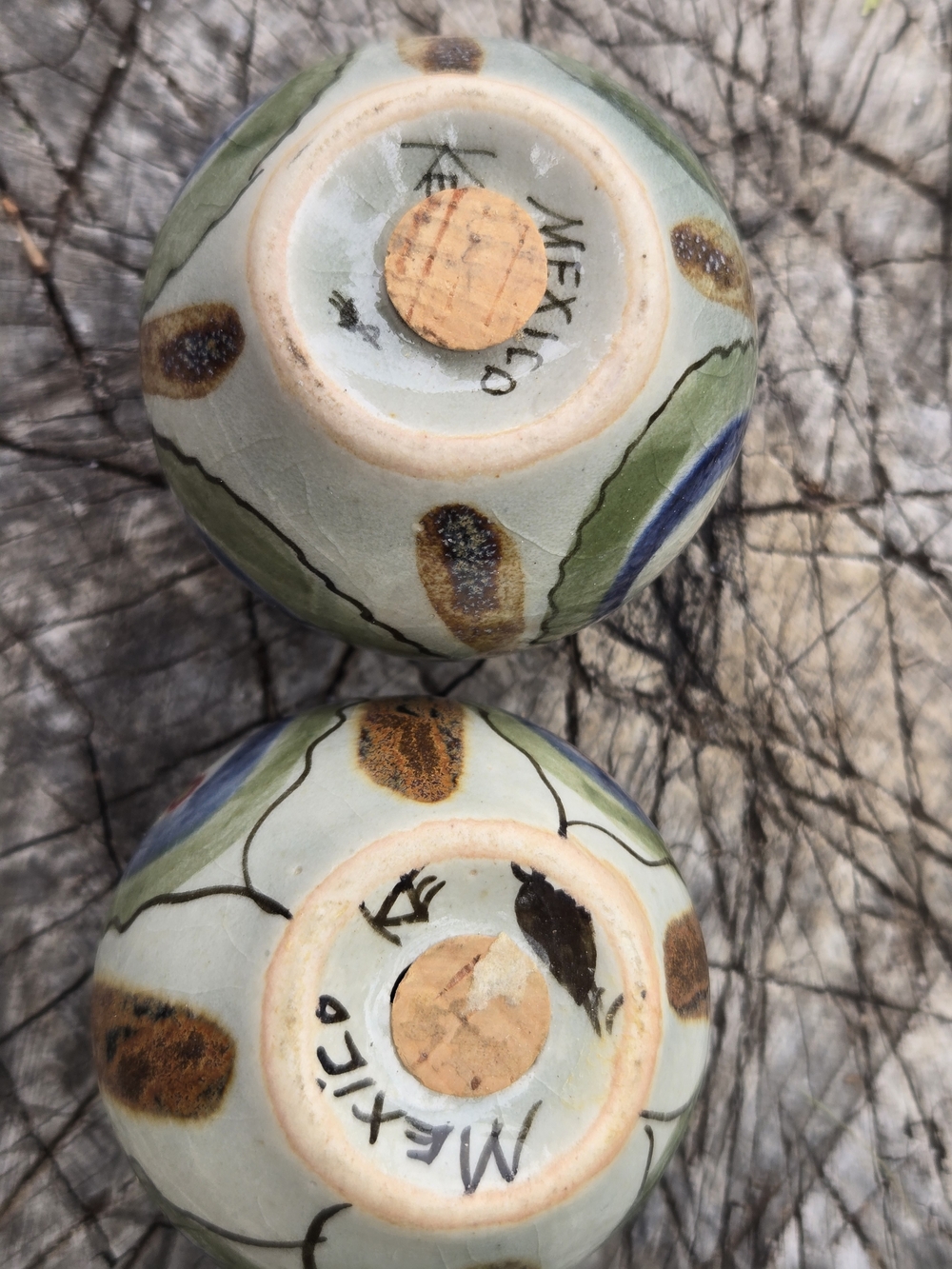 Vintage Mexico Hand Painted Ceramic Salt & Pepper Shakers - Picture 3 of 3